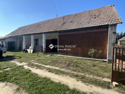 Eladó családi ház - 2211 Vasad