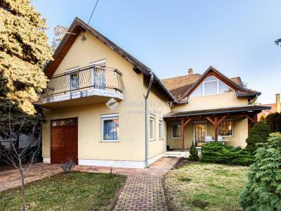 Eladó családi ház - 1165 Budapest, XVI. kerület 