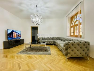 Eladó lakás - 7626 Pécs, Búza tér