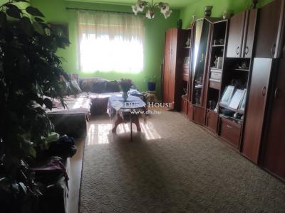 Eladó családi ház - 7691 Pécs, Nevelő utca
