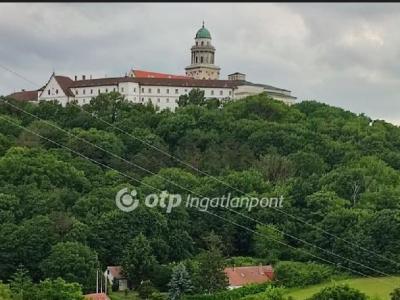 Eladó családi ház - 9090 Pannonhalma