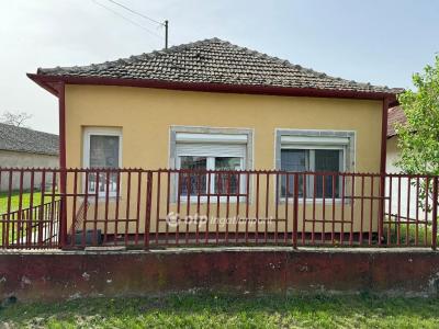 Eladó családi ház - 3388 Poroszló