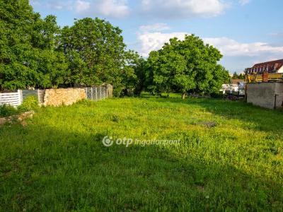 Eladó lakóövezeti telek - 8000 Székesfehérvár