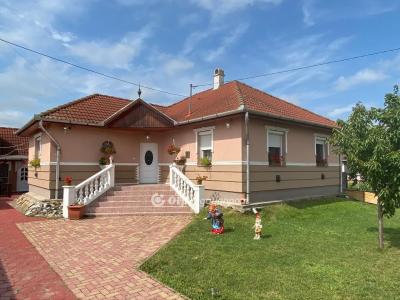 Eladó családi ház - 3388 Poroszló