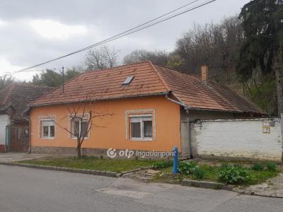 Eladó családi ház - 7100 Szekszárd, Béla tér