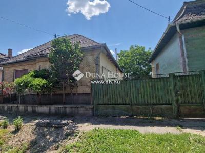 Eladó családi ház - 2116 Zsámbok