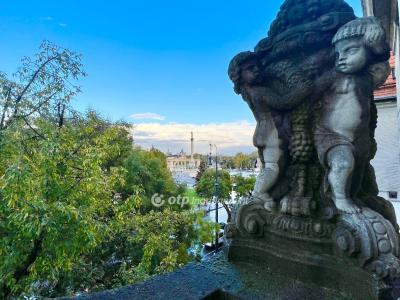 Eladó lakás - 1068 Budapest, VI. kerület 