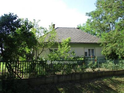 Eladó családi ház - 4164 Bakonszeg