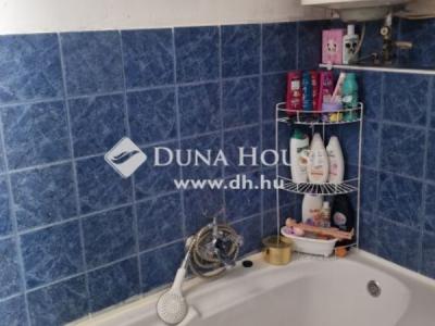 Eladó családi ház - 2182 Domony