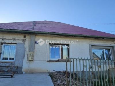 Eladó családi ház - 2253 Tápióság