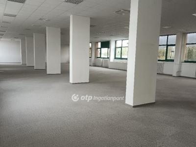 Kiadó irodahelység irodaházban - 2800 Tatabánya