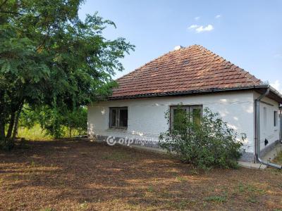 Eladó családi ház - 2243 Kóka