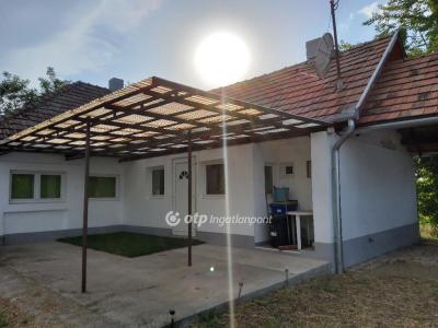 Eladó családi ház - 2243 Kóka