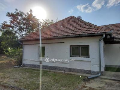 Eladó családi ház - 2243 Kóka