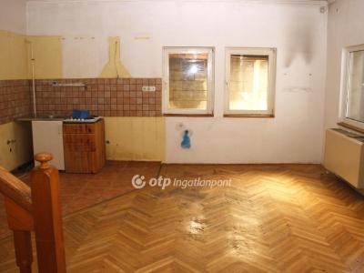 Eladó családi ház - 2030 Érd