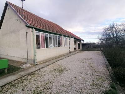 Eladó családi ház - 8156 Kisláng, Kossuth utca