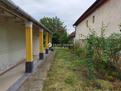Eladó családi ház - 2254 Szentmártonkáta