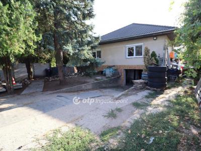 Eladó családi ház - 2344 Dömsöd