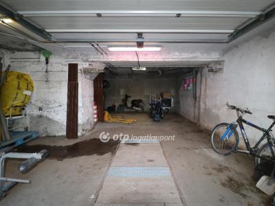 Eladó családi ház - 2344 Dömsöd