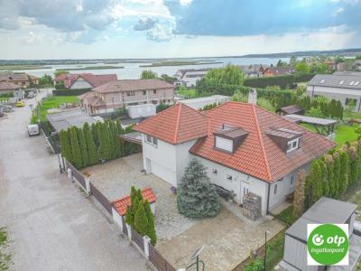 Eladó családi ház - 2481 Velence
