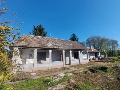 Eladó családi ház - 2254 Szentmártonkáta