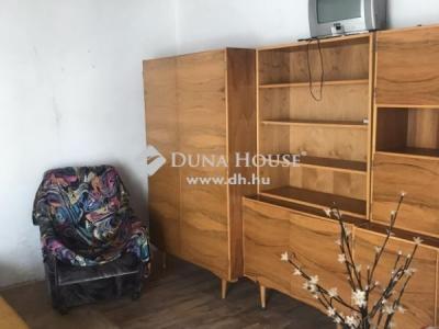 Eladó családi ház - 2747 Törtel