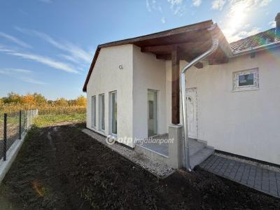 Eladó családi ház - 2300 Ráckeve