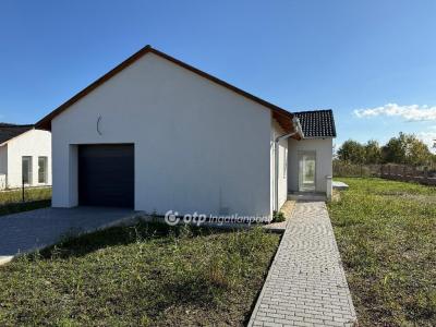 Eladó családi ház - 2300 Ráckeve