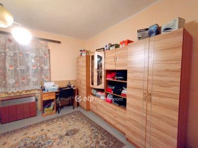 Eladó családi ház - 5331 Kenderes