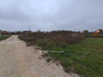 Eladó lakóövezeti telek - 8192 Hajmáskér