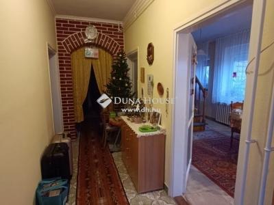 Eladó családi ház - 2254 Szentmártonkáta