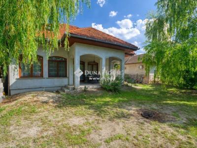 Eladó családi ház - 2200 Monor