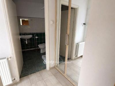 Eladó családi ház - 2700 Cegléd