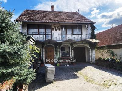 Eladó családi ház - 2344 Dömsöd