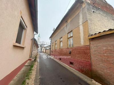 Eladó házrész - 2750 Nagykőrös