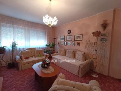 Eladó családi ház - 5126 Jászfényszaru