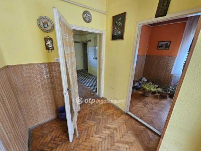 Eladó családi ház - 5052 Újszász