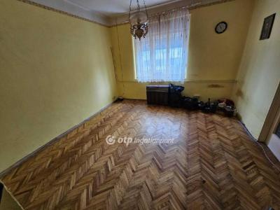 Eladó családi ház - 5052 Újszász