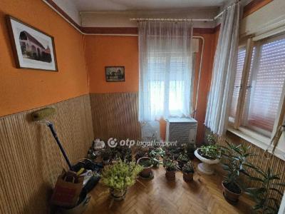 Eladó családi ház - 5052 Újszász