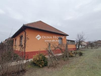 Eladó családi ház - 2251 Tápiószecső