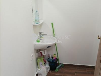 Kiadó egyéb iroda - 7300 Komló