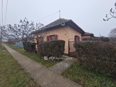 Eladó családi ház - 5300 Karcag