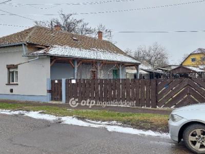 Eladó családi ház - 5300 Karcag
