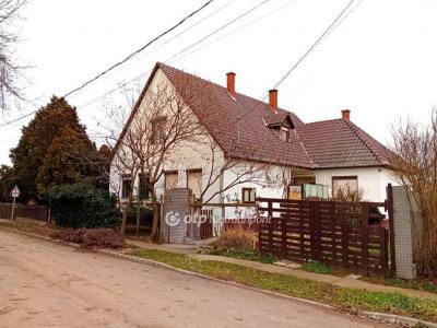 Eladó családi ház - 4110 Biharkeresztes