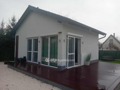 Eladó nyaraló - 2252 Tóalmás, Nyár utca