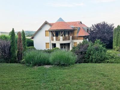 Eladó családi ház - 2481 Velence