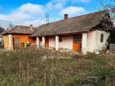 Eladó családi ház - 2768 Újszilvás