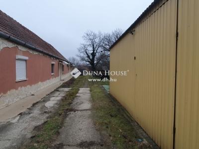 Eladó családi ház - 2241 