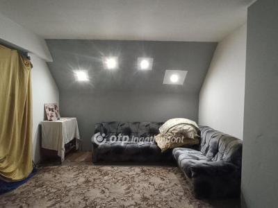 Eladó családi ház - 5126 Jászfényszaru