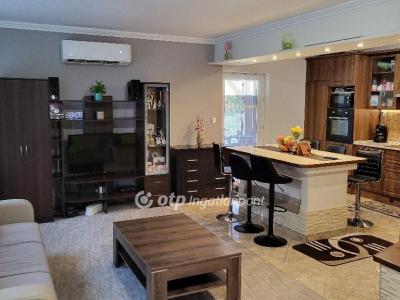 Eladó családi ház - 2755 Kocsér